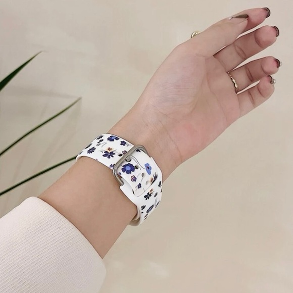 SOLD NEW WATCH BAND WHITE FLORAL PRINT SIZE 48 x 40Mm NEVER USED - Picture 2 of 7